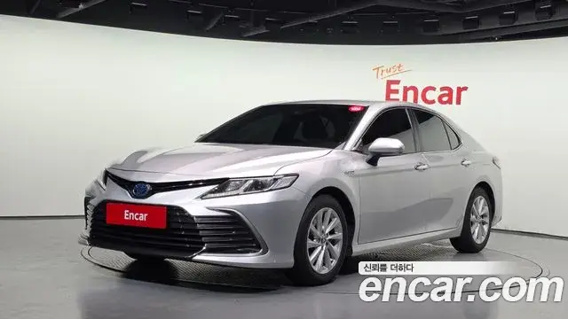 Toyota Camry 2022 — ფოტო 11/20