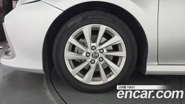 Toyota Camry 2022 — ფოტო 5/20