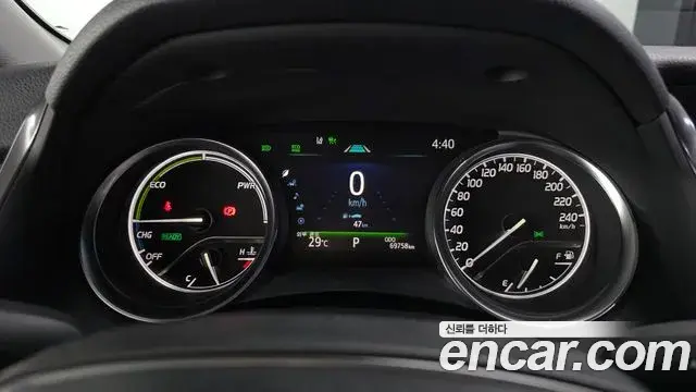 Toyota Camry 2022 — ფოტო 16/20