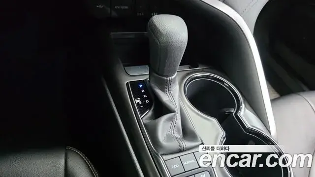 Toyota Camry 2022 — ფოტო 10/20