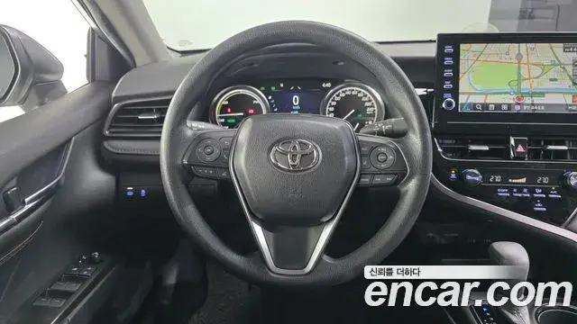 Toyota Camry 2022 — ფოტო 17/20