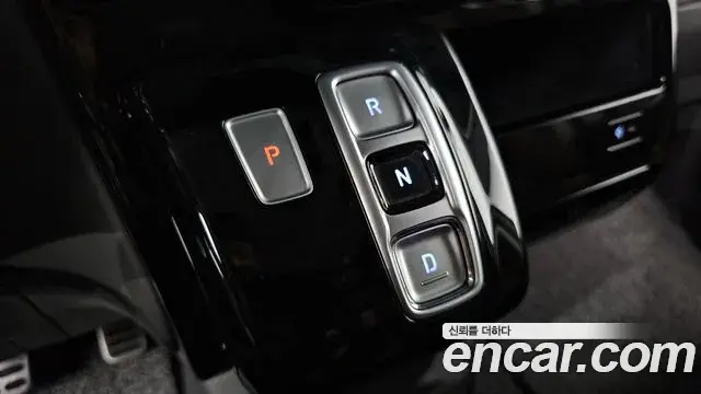 Hyundai Staria 2025 — Фото 9/20