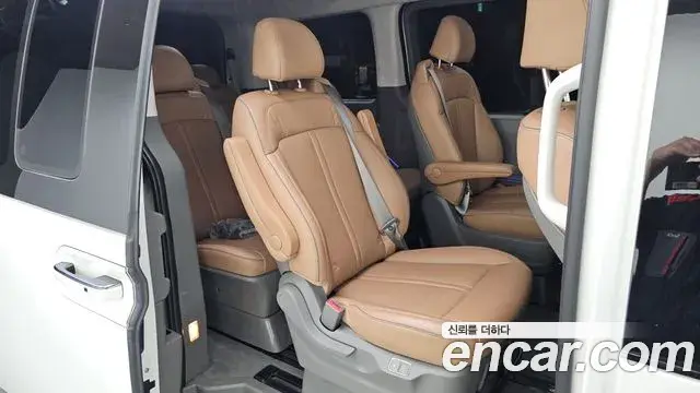 Hyundai Staria 2025 — Фото 11/20