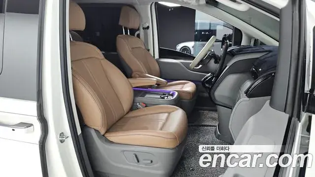 Hyundai Staria 2025 — Фото 12/20