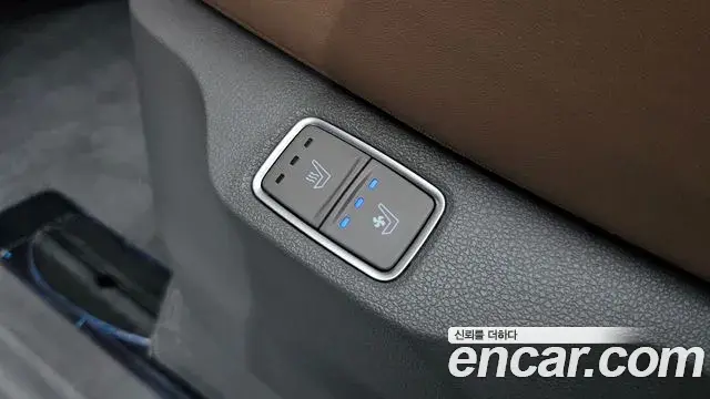 Hyundai Staria 2025 — Фото 17/20