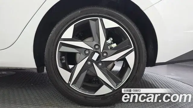 Hyundai The New Avante Hybrid 2023 — ფოტო 22/31