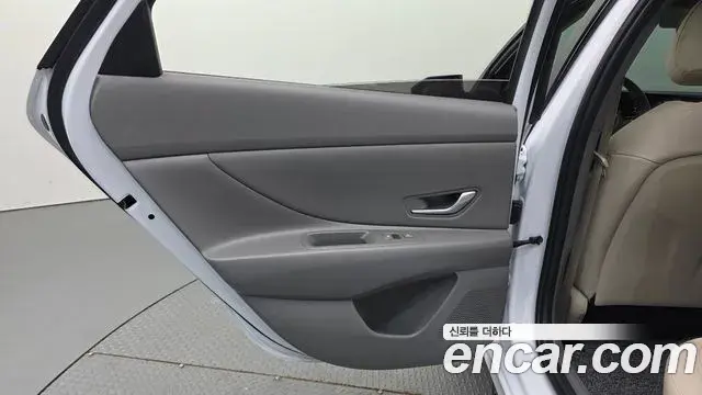 Hyundai The New Avante Hybrid 2023 — ფოტო 30/31