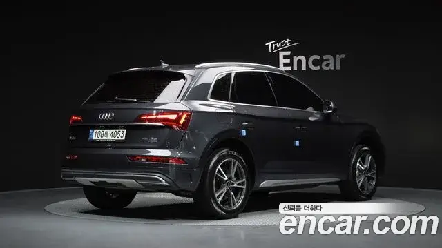 Audi Q5 2021 — Фото 2/20