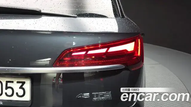 Audi Q5 2021 — ფოტო 1/32