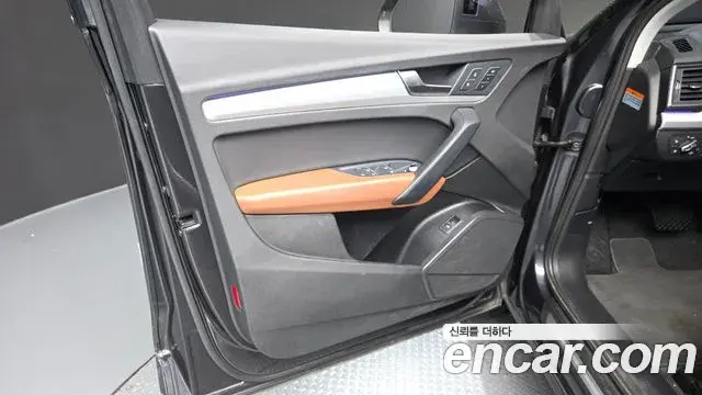 Audi Q5 2021 — ფოტო 29/32
