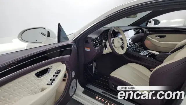Bentley Continental GT 2021 — Şəkil 23/32