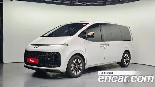 Hyundai Staria 2023 — ფოტო 18/20