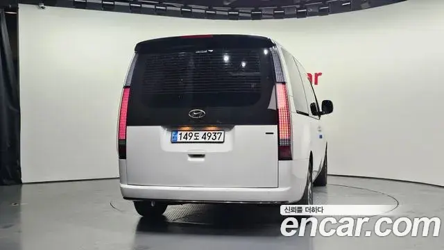 Hyundai Staria 2023 — ფოტო 6/20
