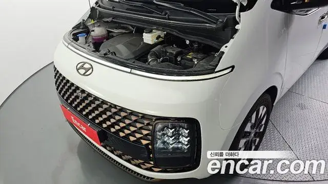 Hyundai Staria 2023 — ფოტო 14/20