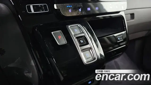 Hyundai Staria 2023 — ფოტო 1/20