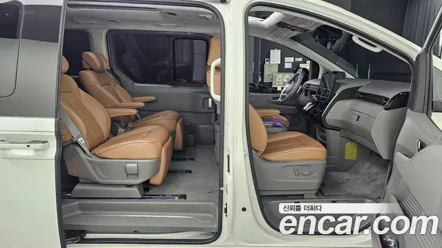 Hyundai Staria 2023 — ფოტო 9/20