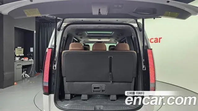 Hyundai Staria 2023 — ფოტო 8/20