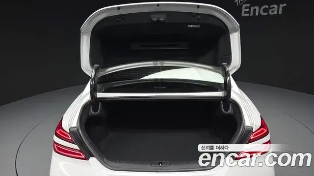 Genesis G70 2023 — Şəkil 18/32