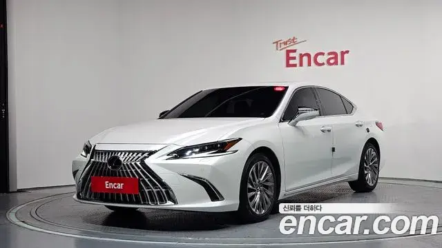 Lexus ES300h 2025 — Фото 1/20