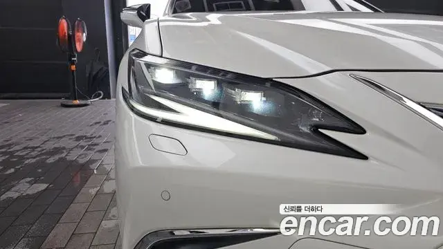 Lexus ES300h 2025 — ფოტო 18/38