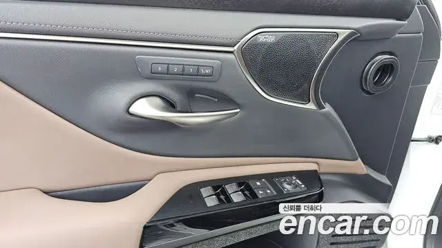 Lexus ES300h 2025 — ფოტო 20/38