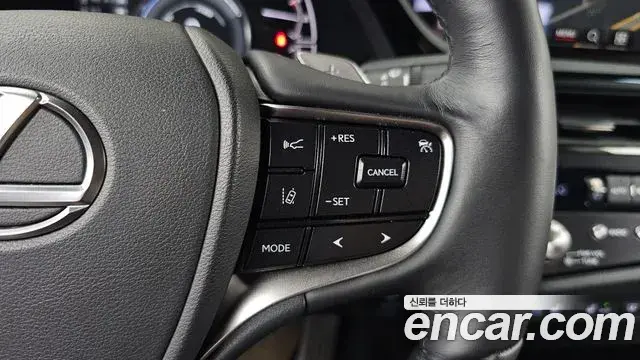 Lexus ES300h 2025 — ფოტო 13/38