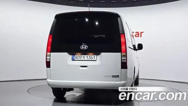 Hyundai Staria 2025 — Photo 5/30