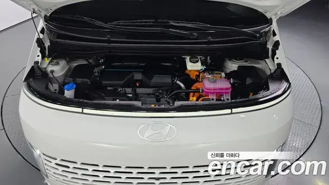 Hyundai Staria 2025 — Photo 28/30