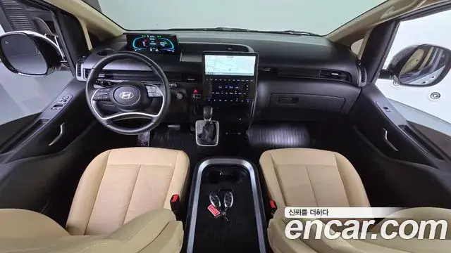 Hyundai Staria 2025 — Photo 13/30