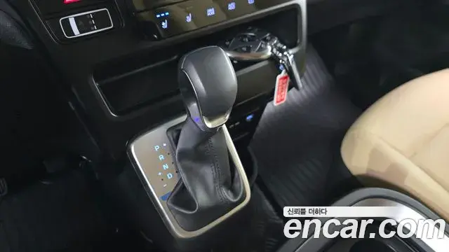 Hyundai Staria 2025 — Photo 19/30