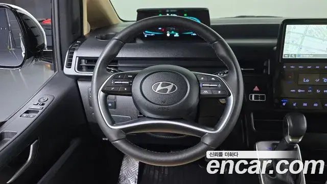 Hyundai Staria 2025 — Photo 8/30