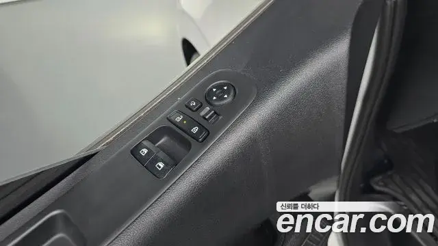 Hyundai Staria 2025 — Photo 15/30