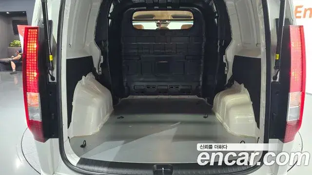 Hyundai Staria 2025 — Photo 25/30