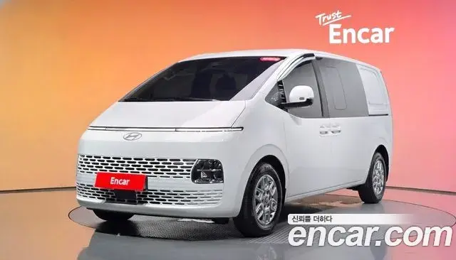Hyundai Staria 2025 — Photo 24/30
