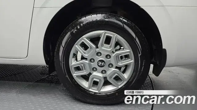 Hyundai Staria 2025 — Photo 20/30