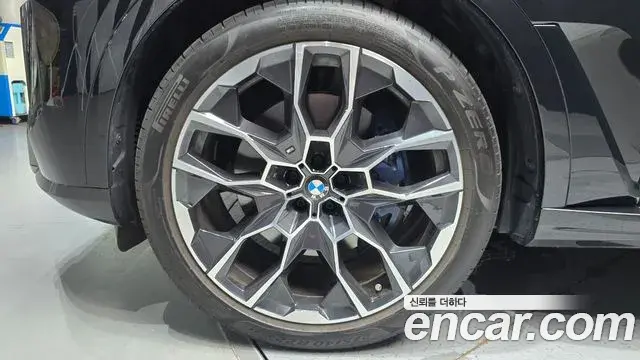BMW X7 2024 — Photo 27/34