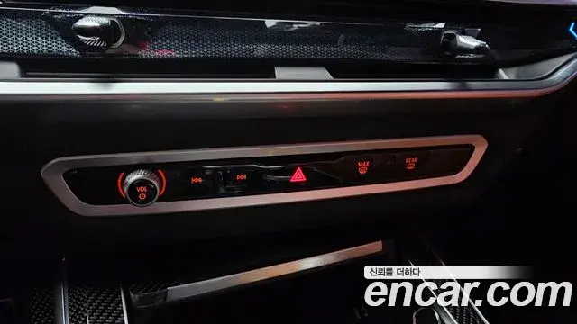 BMW X7 2024 — Photo 21/34