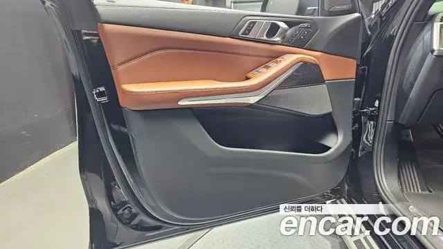 BMW X7 2024 — Photo 16/34