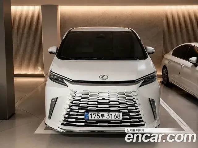 Lexus LM 2025 — ფოტო 1/1