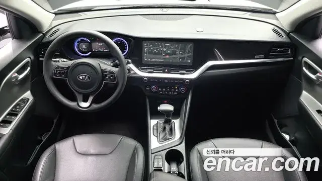 Kia Niro 2020 — ფოტო 25/30