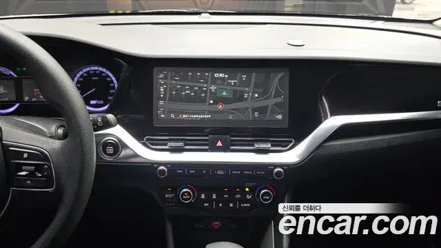 Kia Niro 2020 — ფოტო 28/30