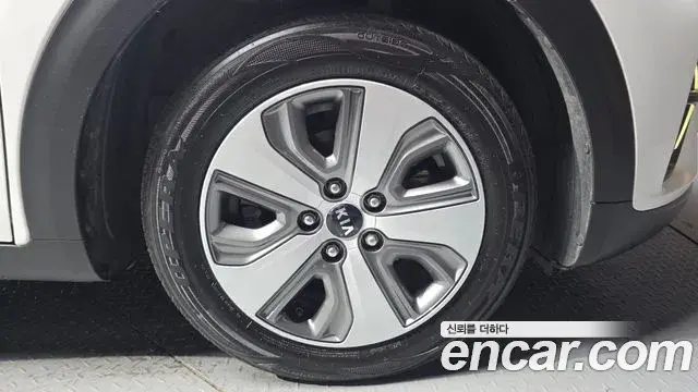 Kia Niro 2020 — ფოტო 4/30