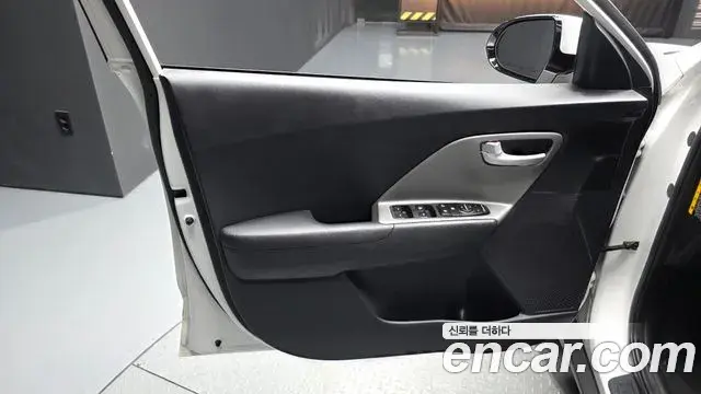 Kia Niro 2020 — ფოტო 12/30
