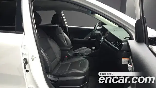 Kia Niro 2020 — ფოტო 14/30