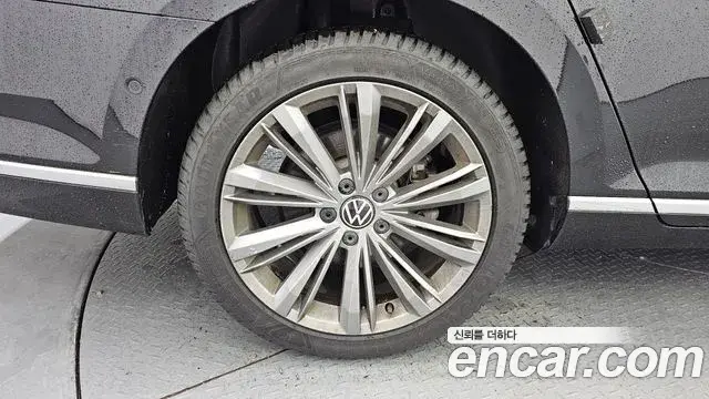 Volkswagen Passat GT 2021 — Photo 7/31
