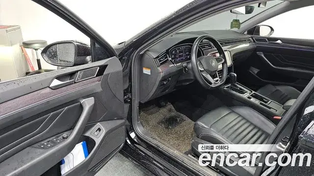 Volkswagen Passat GT 2021 — Photo 30/31