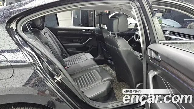 Volkswagen Passat GT 2021 — Photo 16/31