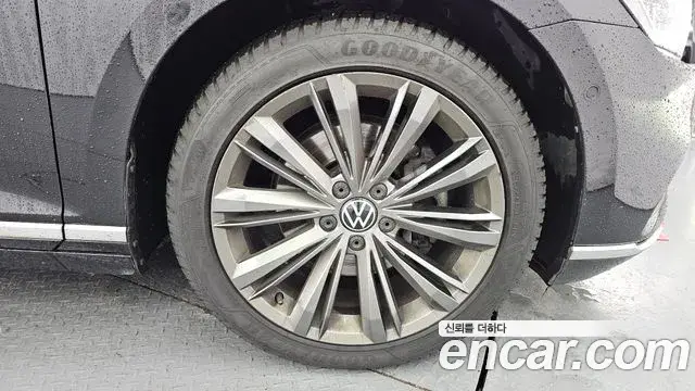 Volkswagen Passat GT 2021 — Photo 13/31