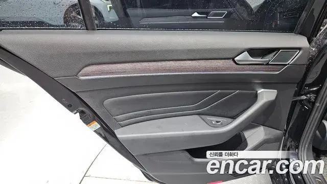 Volkswagen Passat GT 2021 — Photo 15/31