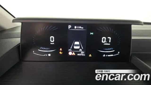 Hyundai Staria 2025 — Фото 8/20